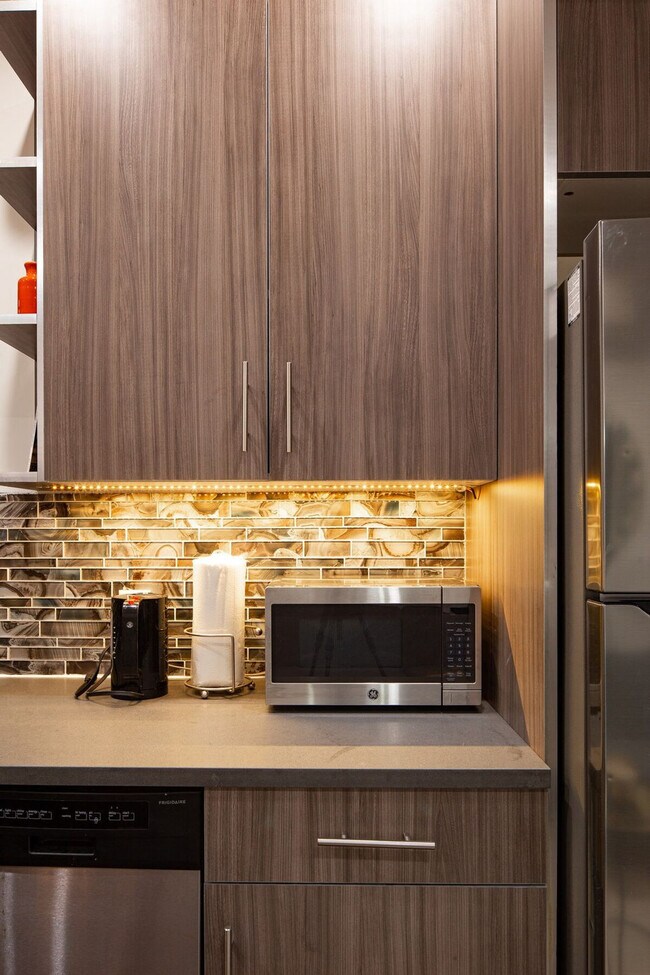 Building Photo - 417 E 61st St