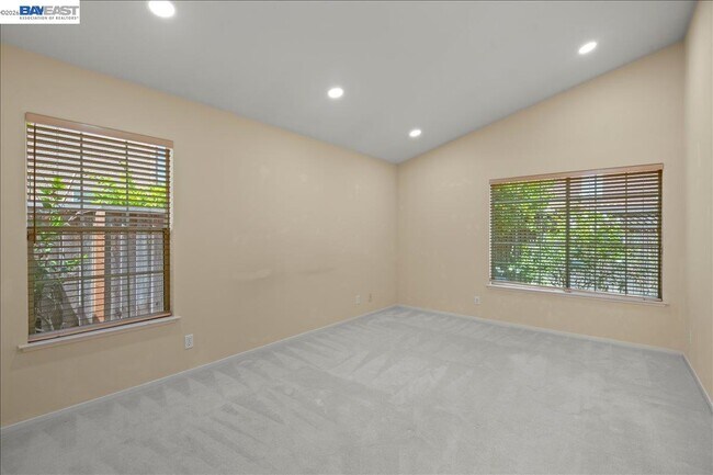 Building Photo - 38806 Litchfield Cir