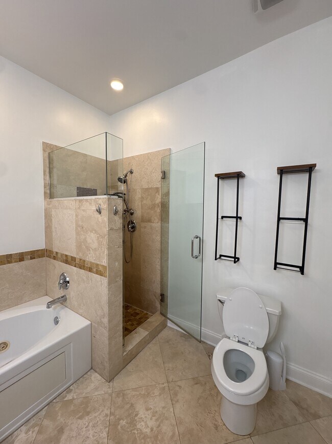 Building Photo - 4218 S King Dr