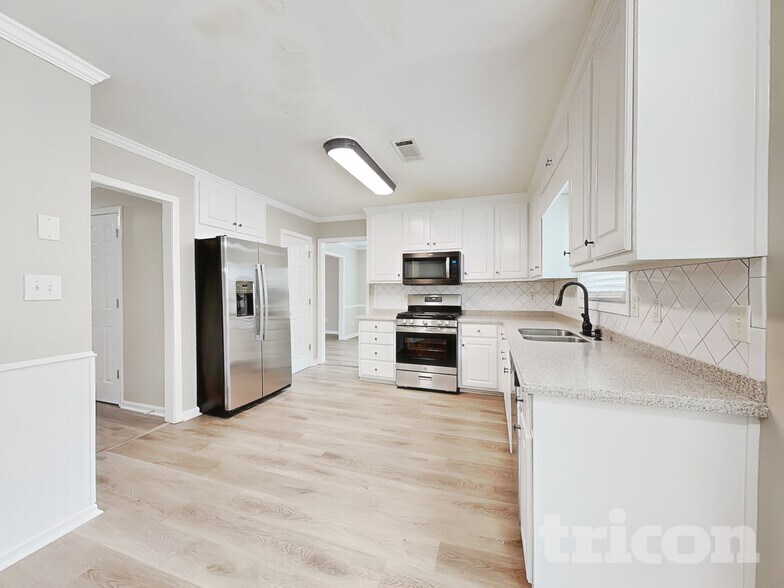 Building Photo - 1503 Elena Dr