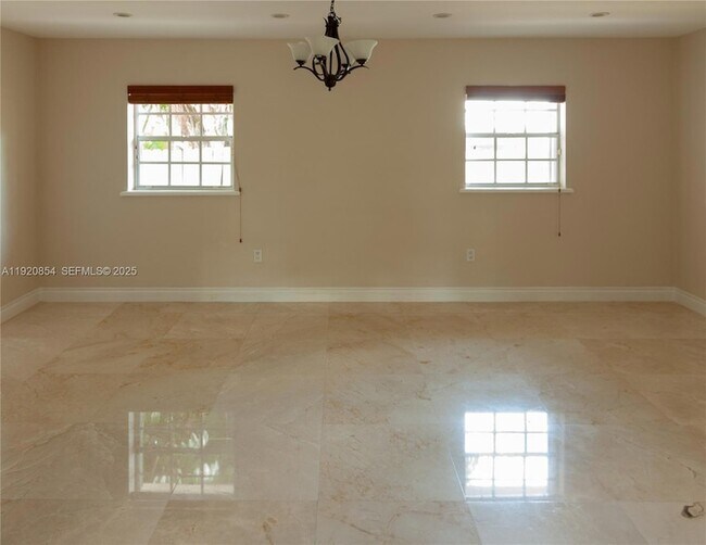 Building Photo - 6384 SW 31st St