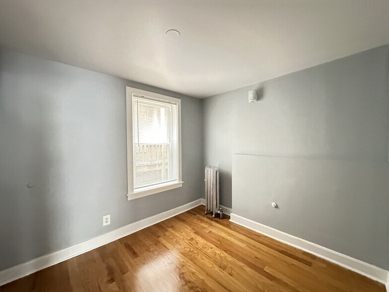 Building Photo - 5670 N Ridge Ave