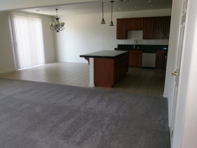Building Photo - 1508b