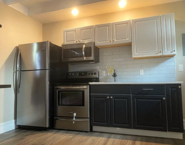 Building Photo - Charming & Private Furnished 1/1 in Croiss...