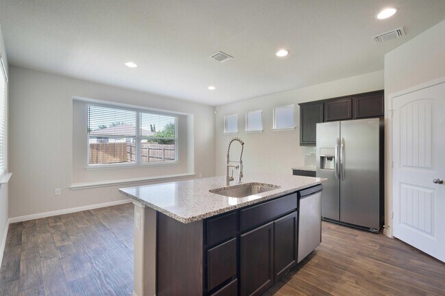 Building Photo - 1300 Anhalt Dr