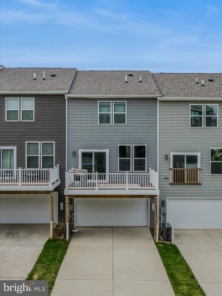 Building Photo - 179 Presidents Pointe Ave