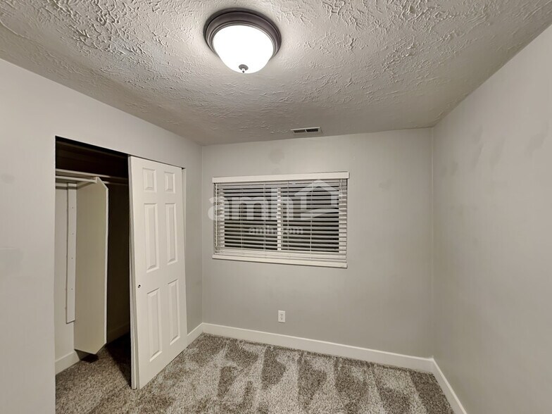 Building Photo - 86 N 360 W