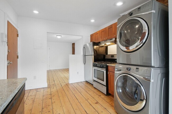 Building Photo - 224 8th St