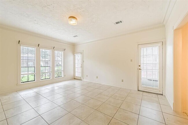 Building Photo - 1410 Osborne Dr