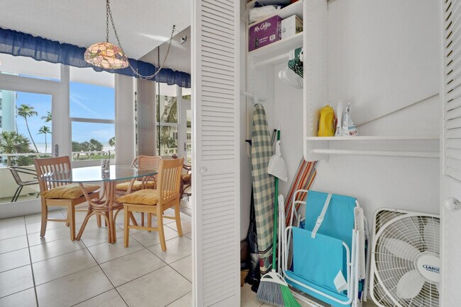 Building Photo - 220 Seaview Ct