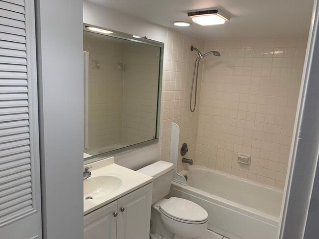 Building Photo - 3026 30th Ln