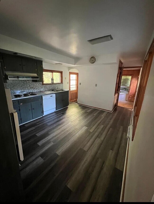 Building Photo - 3266 Ravenwood Ave