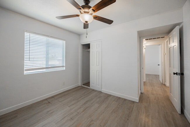 Building Photo - 719 N 12th Ave