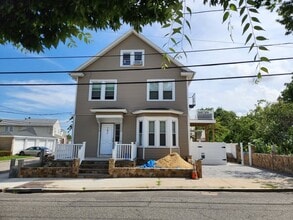 Building Photo - 121 Ledge St