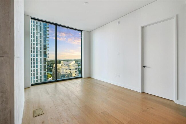 Building Photo - 610 Davis St