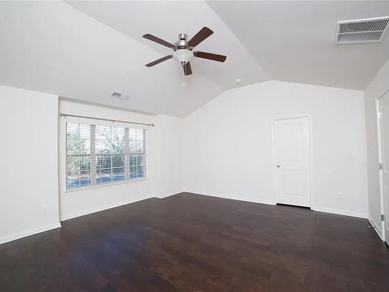 Building Photo - 5570 Lightheart Ct