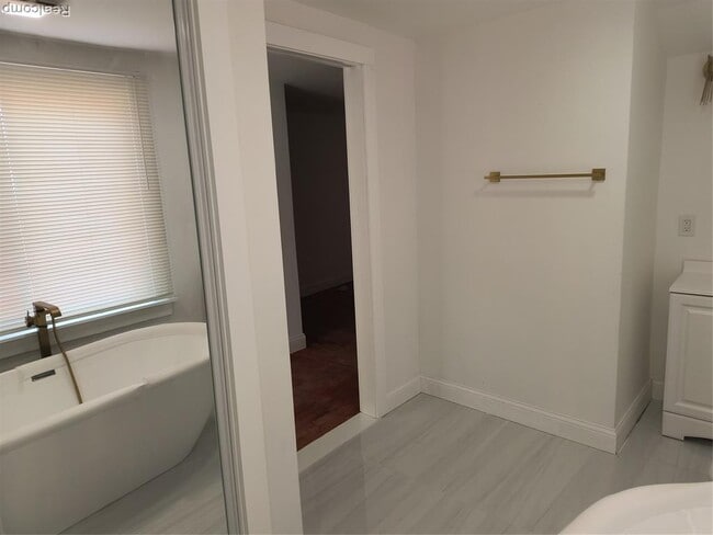 Building Photo - 18080 Westphalia St