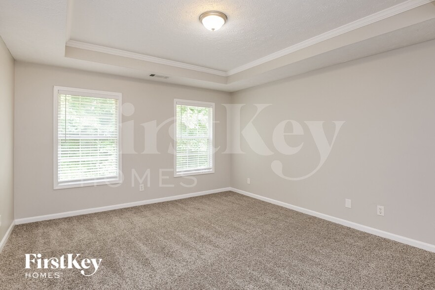 Building Photo - 1480 Royale Castle Dr
