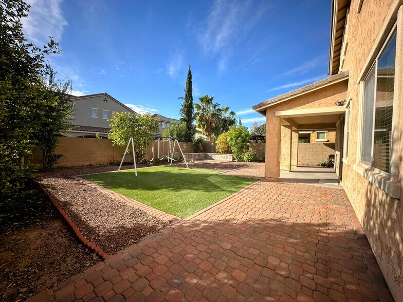 Building Photo - 4717 W Sweet Iron Pass