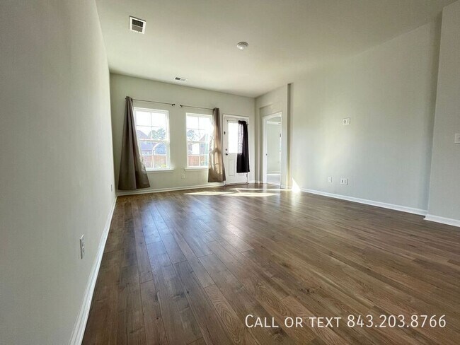 Building Photo - 105 Sequoia Ln