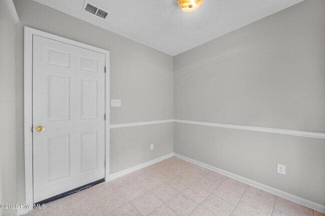 Building Photo - 429 Crow's Nest Ln