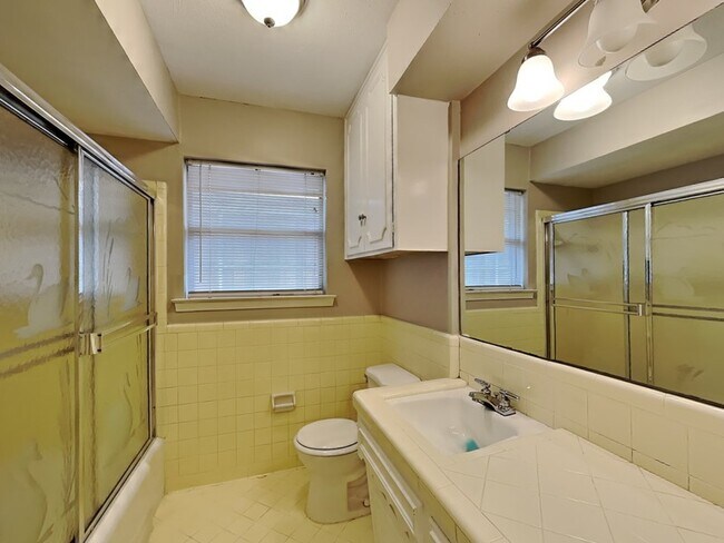 Building Photo - 204 Murray Ln