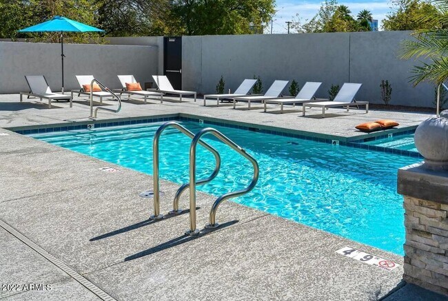 Building Photo - 425 W Osborn Rd