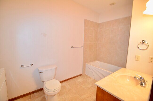 Building Photo - 27 5th St