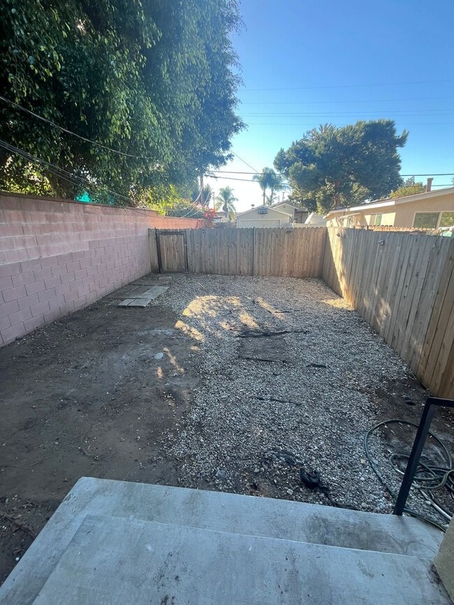 Building Photo - 334-336 E School St.