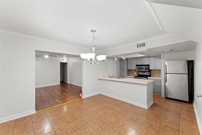 Building Photo - 5715 Easthampton Dr