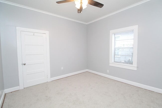 Building Photo - 618 N B St