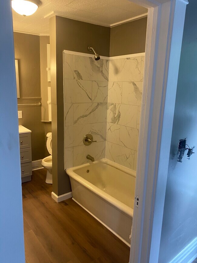 Building Photo - 175 E Main St