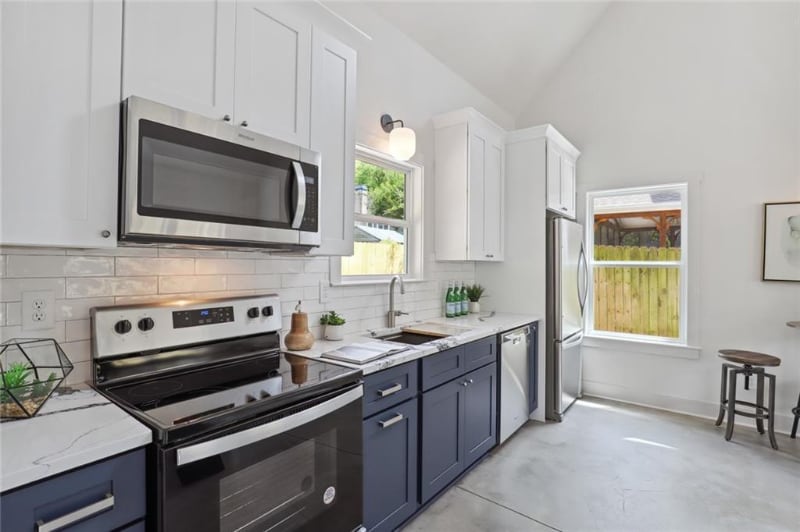 Building Photo - 496 Glenwood Pl SE