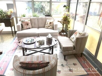 Building Photo - 980 6th St E