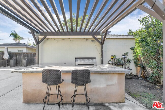 Building Photo - 6701 Blewett Ave