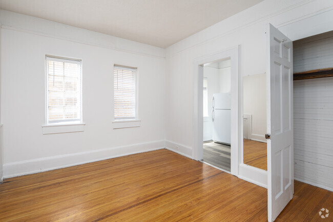 1BR, 1BA 700SF - Montrose and Montclair Apartments