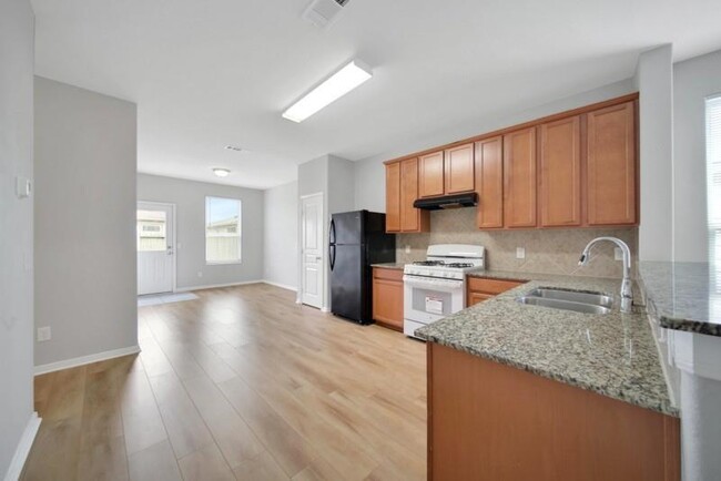 Building Photo - 2722 Skyview Silver Dr
