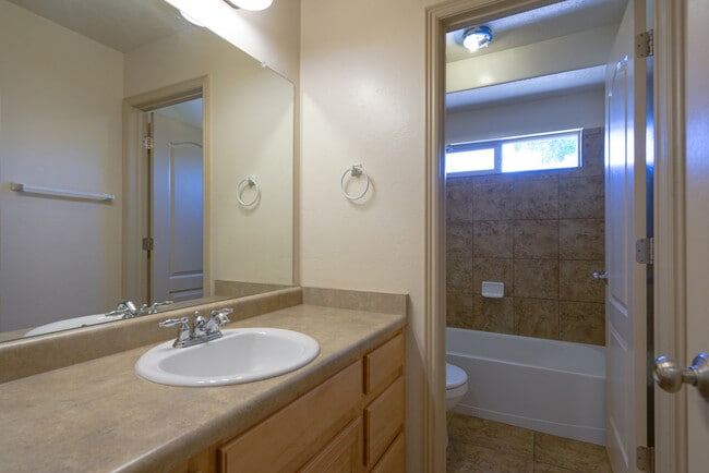 Building Photo - 3 Bedroom Plus Office in The Knolls at Little Valley