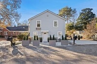 Building Photo - Stylish/Fully Furnished  2-Bedroom Retreat Near Campus & Downtown Columbia