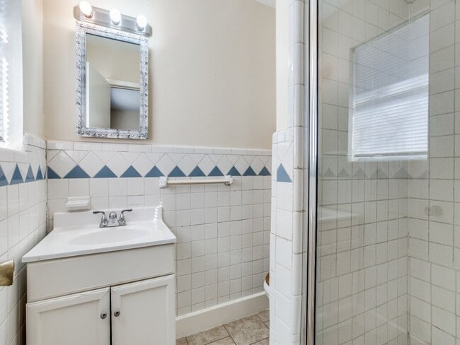 Building Photo - 420 Vicki Pl