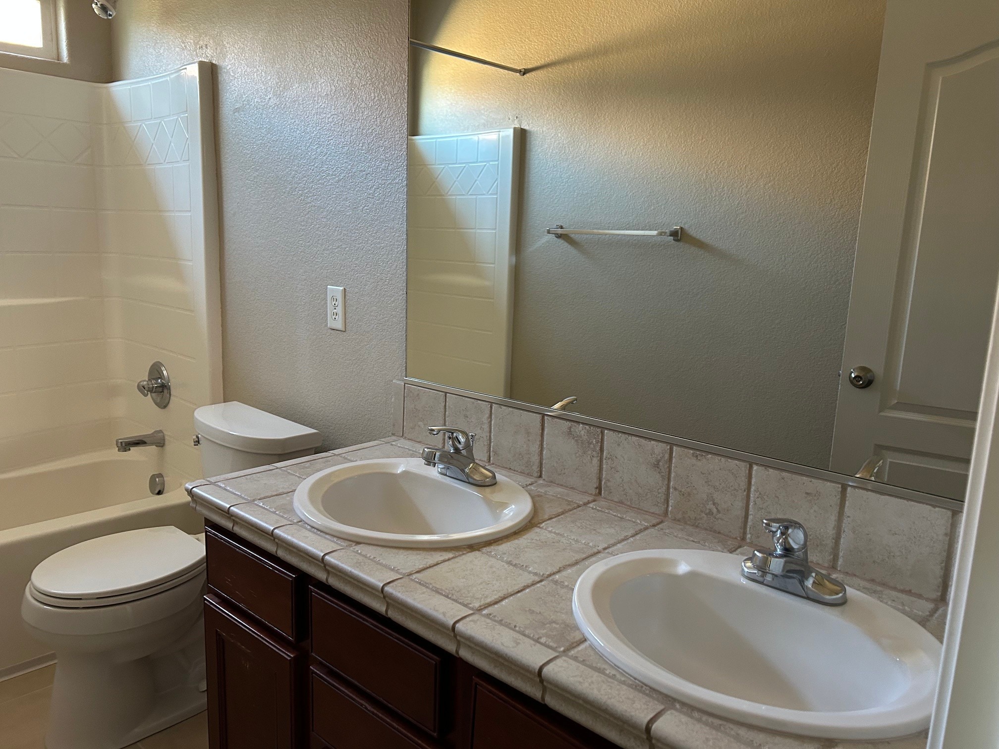 Building Photo - 435 Stradella Ct