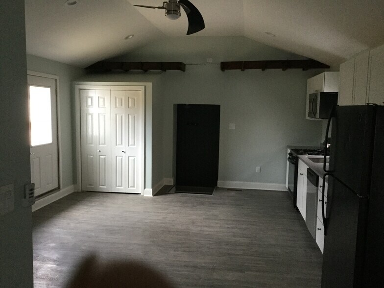 Building Photo - 277 Spruce St