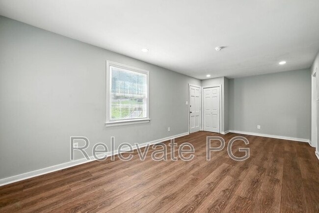 Building Photo - 1600 Glenside Dr