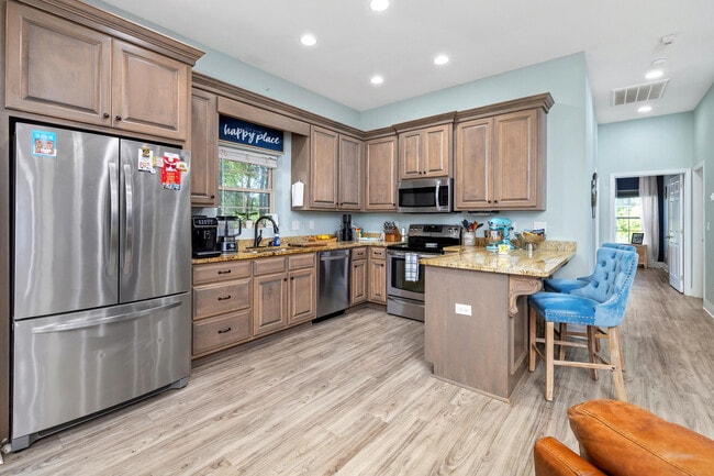 Building Photo - 930 Loring Mill Rd