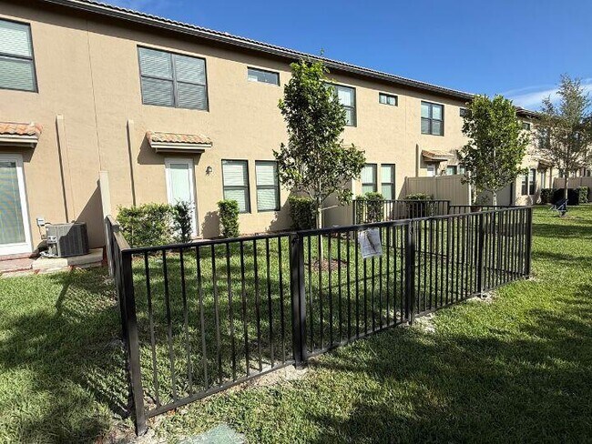 Building Photo - 4837 Chantilly Rd