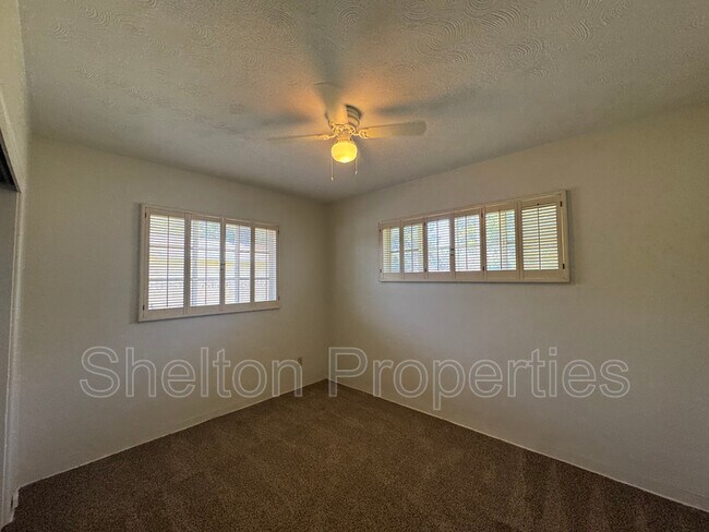 Building Photo - 718 W Glenn Dr