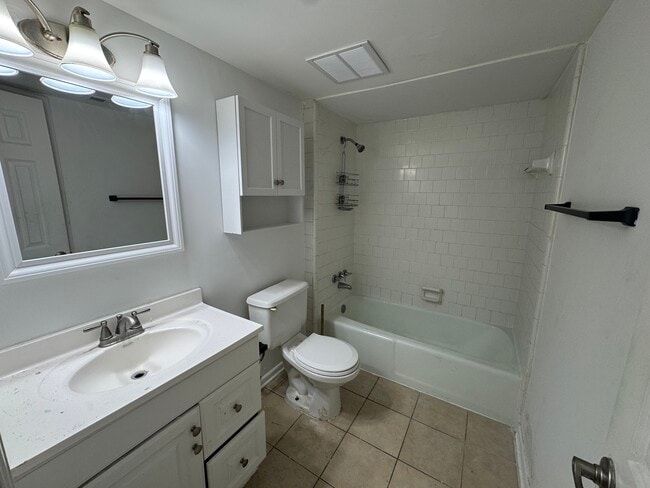 Building Photo - 406 Marshall Ct