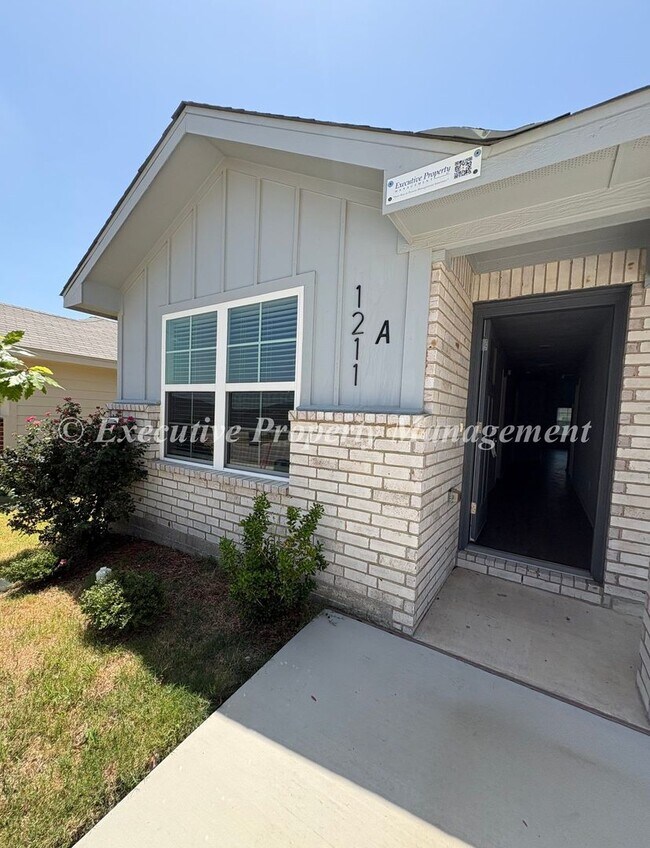 Building Photo - 1211 Lexington Dr