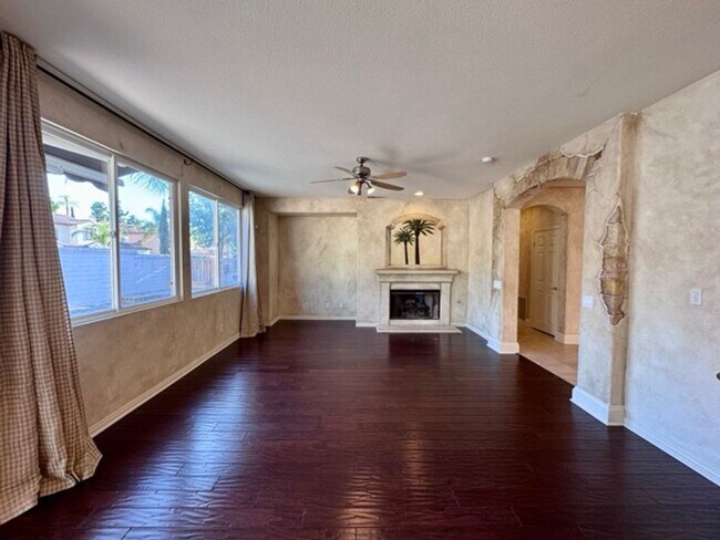Building Photo - FOR LEASE: Stunning expansive 3 Bedroom Re...