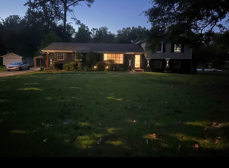 Building Photo - 3077 Laura Ln